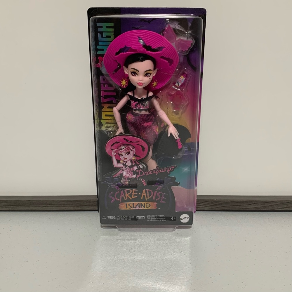 Monster High®: Scare-adise Island Draculaura™ Fashion Doll with Accessories-New